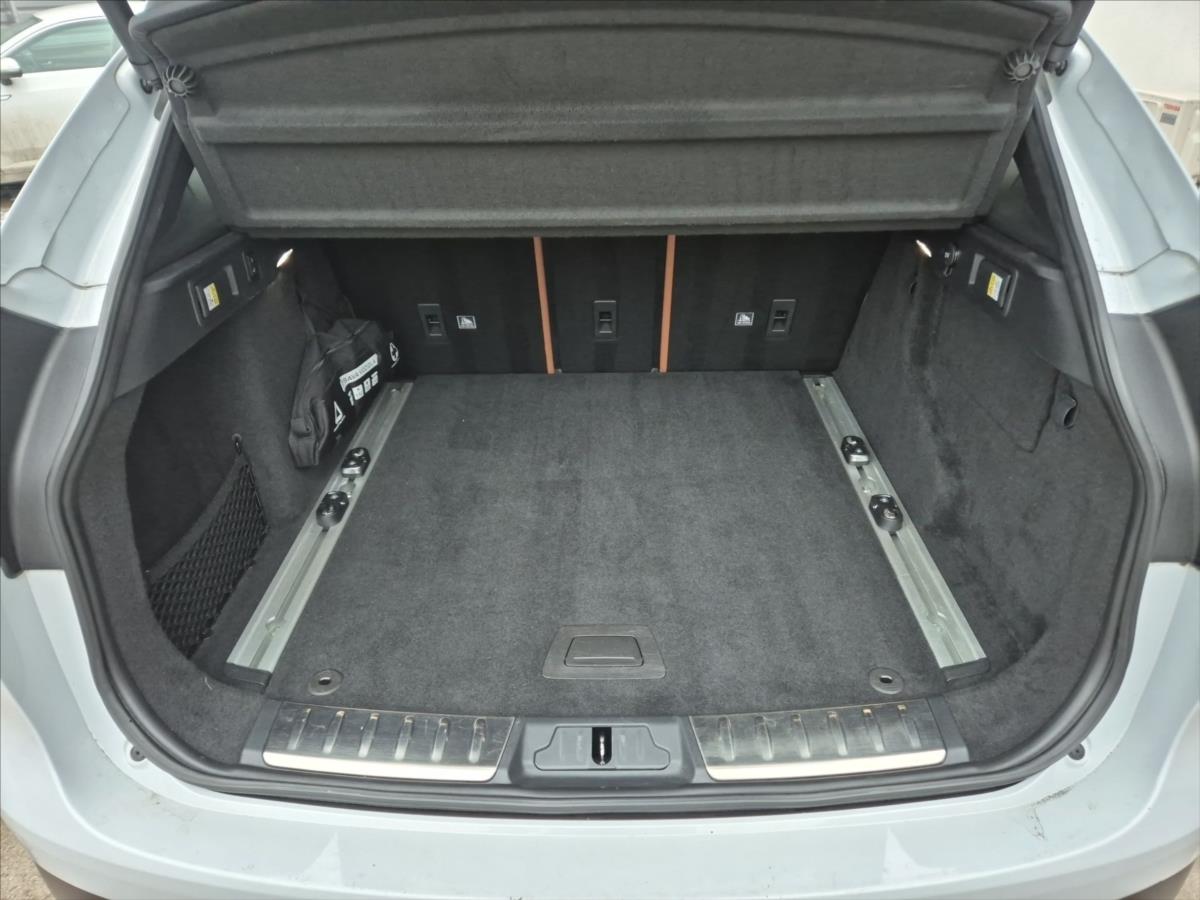 Jaguar F-Pace 3,0 30d AWD Porfolio Jaguar F-Pace 3,0 30d AWD Porfolio