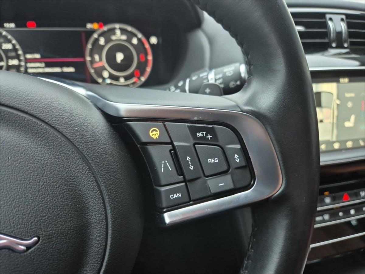 Jaguar F-Pace 3,0 30d AWD Porfolio Jaguar F-Pace 3,0 30d AWD Porfolio