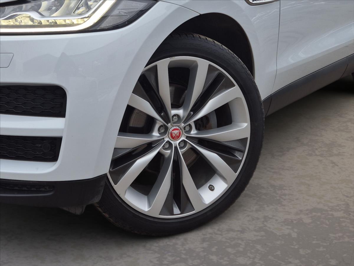 Jaguar F-Pace 3,0 30d AWD Porfolio Jaguar F-Pace 3,0 30d AWD Porfolio