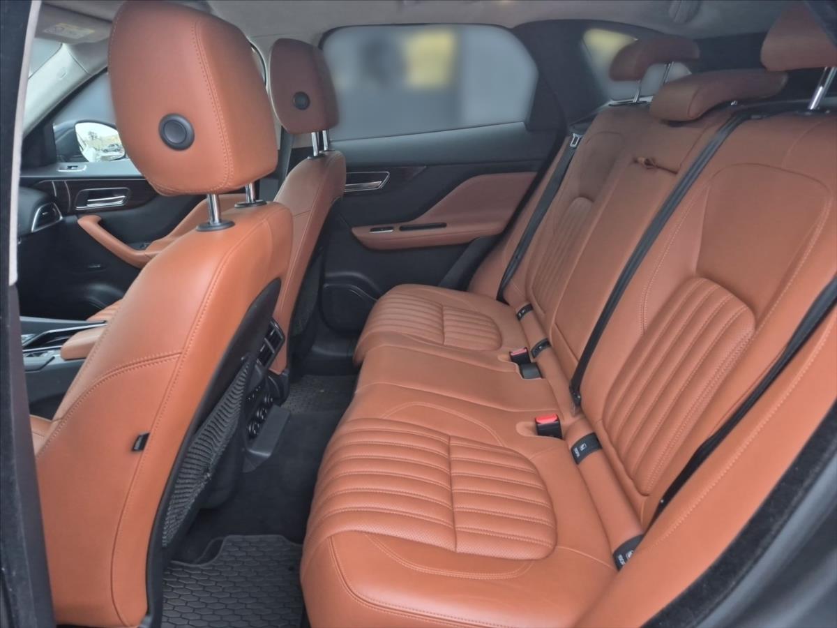 Jaguar F-Pace 3,0 30d AWD Porfolio Jaguar F-Pace 3,0 30d AWD Porfolio