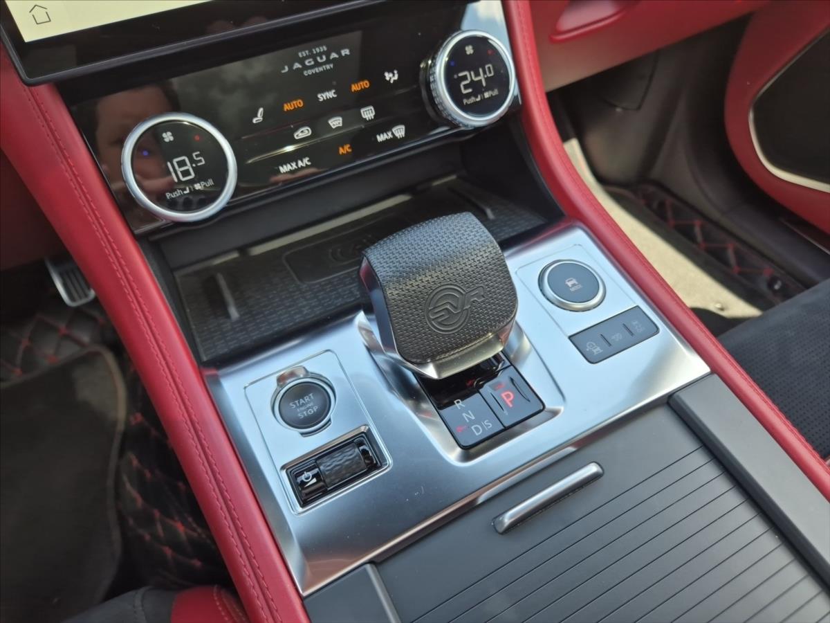 Jaguar F-Pace 5,0 V8 AWD SVR 405 kW Jaguar F-Pace 5,0 V8 AWD SVR 405 kW