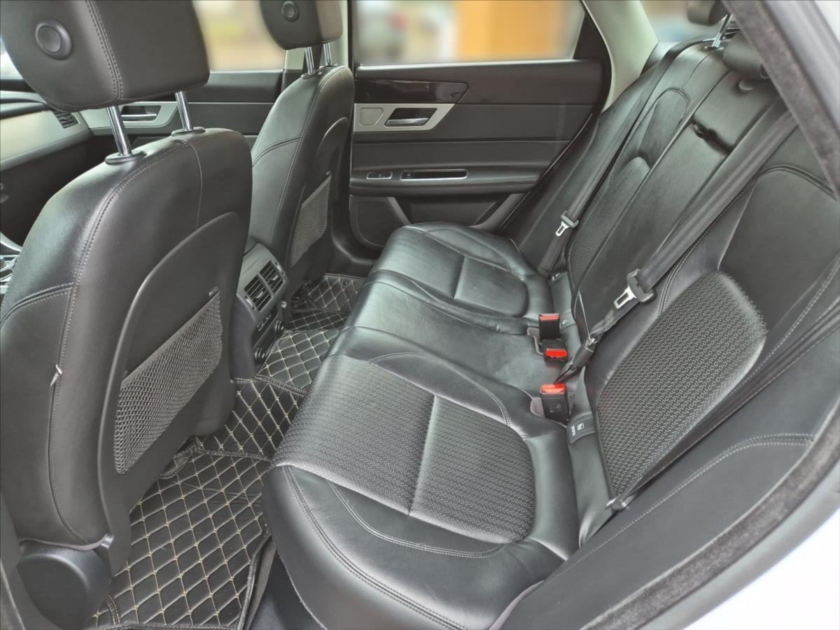 Jaguar XF 3,0 30d R-SPORT Jaguar XF 3,0 30d R-SPORT