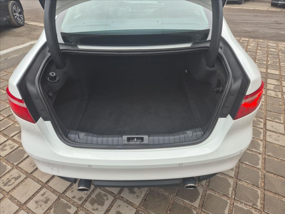 Jaguar XF 3,0 30d R-SPORT Jaguar XF 3,0 30d R-SPORT