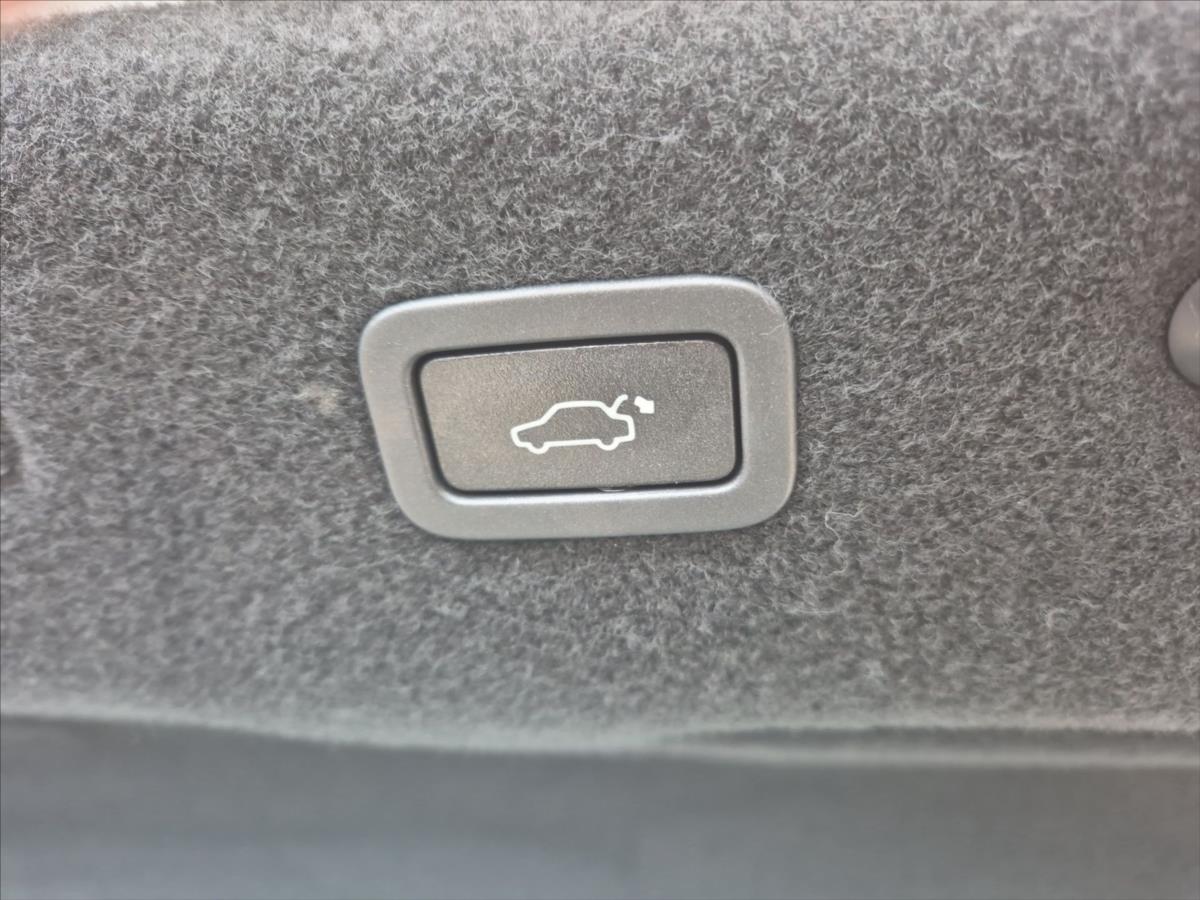 Jaguar XF 3,0 30d R-SPORT Jaguar XF 3,0 30d R-SPORT