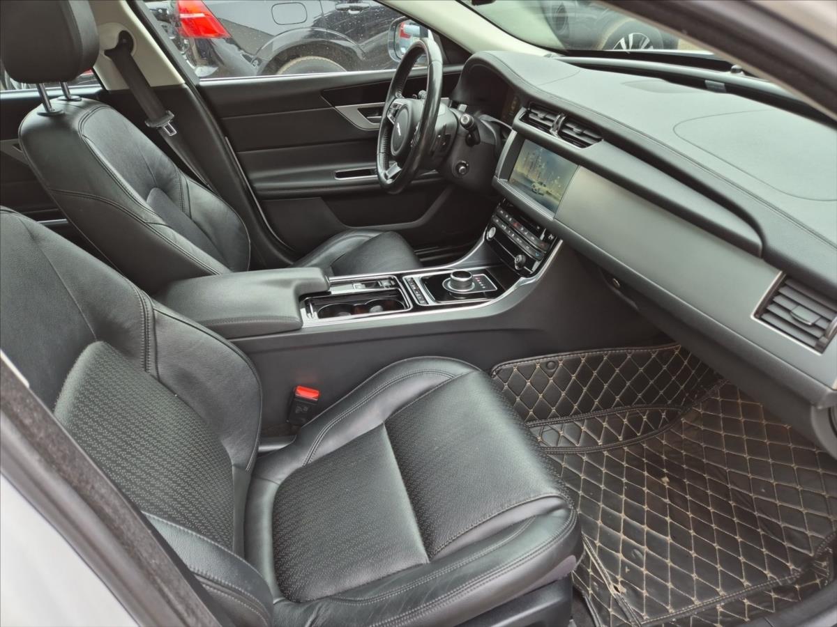 Jaguar XF 3,0 30d R-SPORT Jaguar XF 3,0 30d R-SPORT