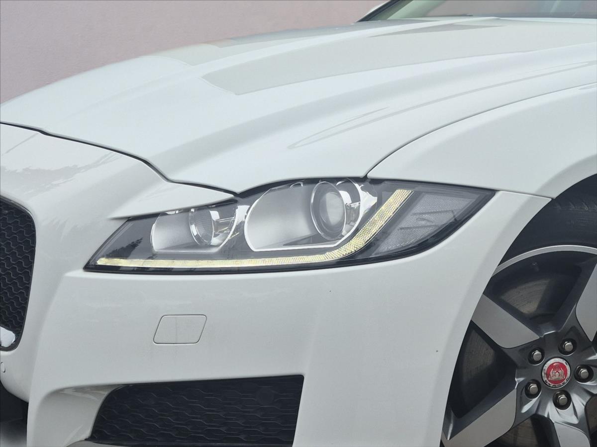Jaguar XF 3,0 30d R-SPORT Jaguar XF 3,0 30d R-SPORT