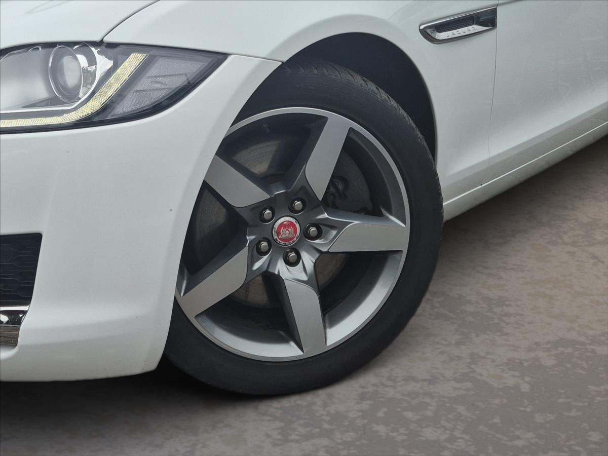 Jaguar XF 3,0 30d R-SPORT Jaguar XF 3,0 30d R-SPORT