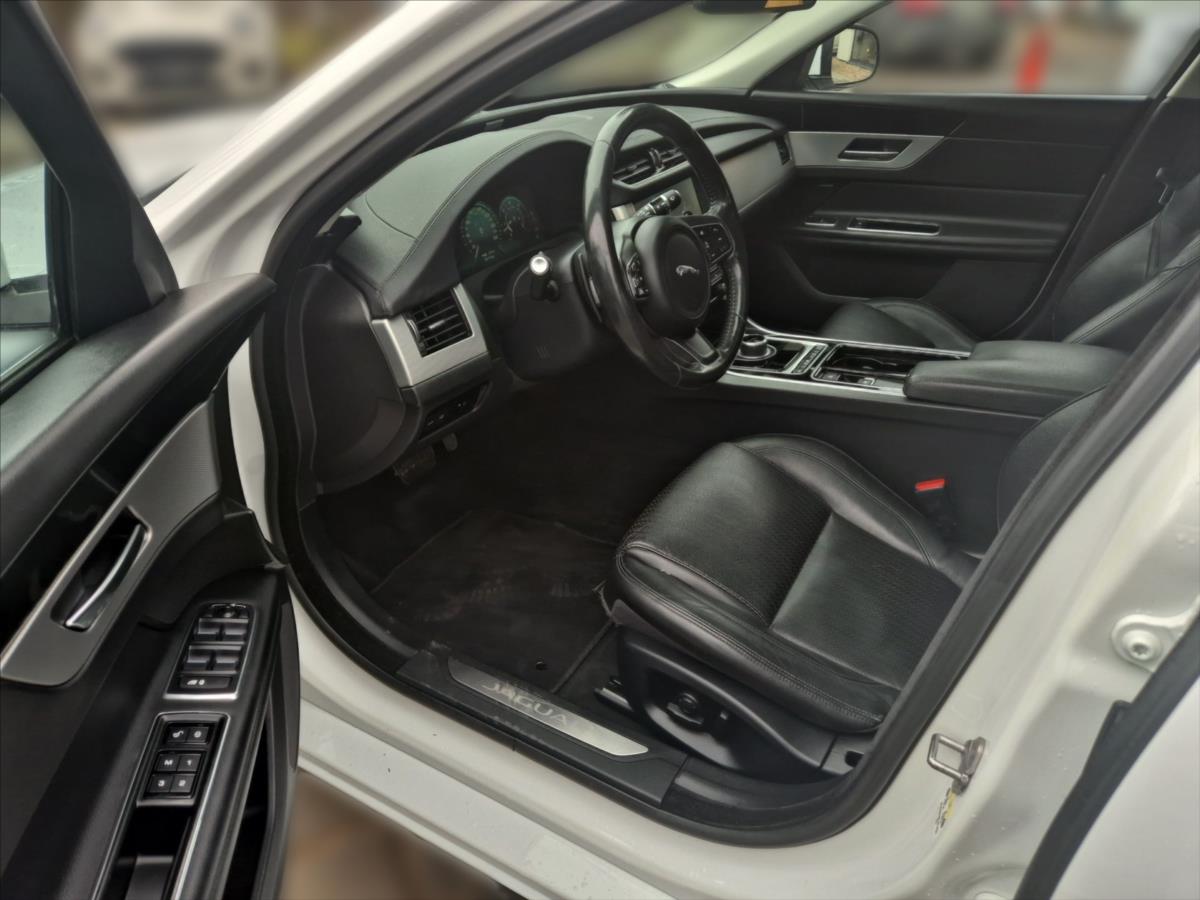 Jaguar XF 3,0 30d R-SPORT Jaguar XF 3,0 30d R-SPORT