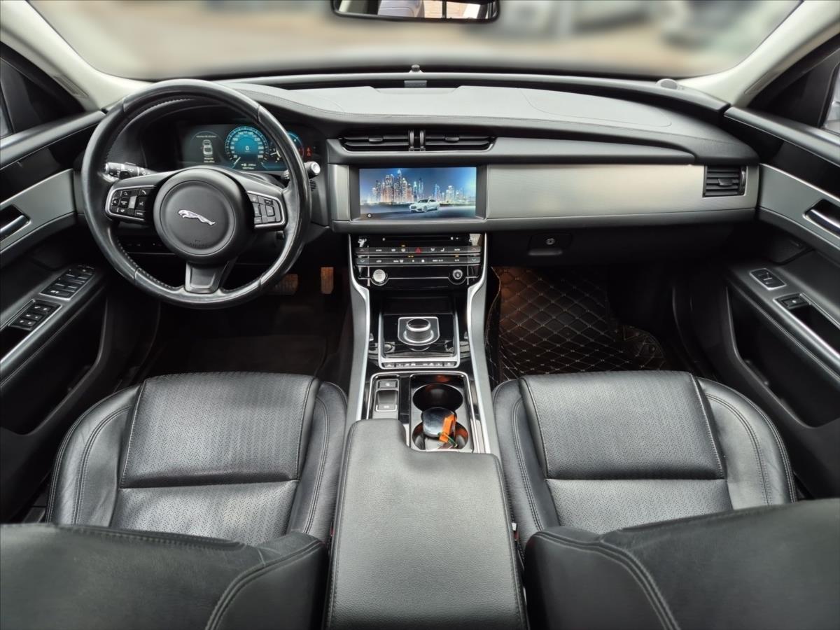 Jaguar XF 3,0 30d R-SPORT Jaguar XF 3,0 30d R-SPORT