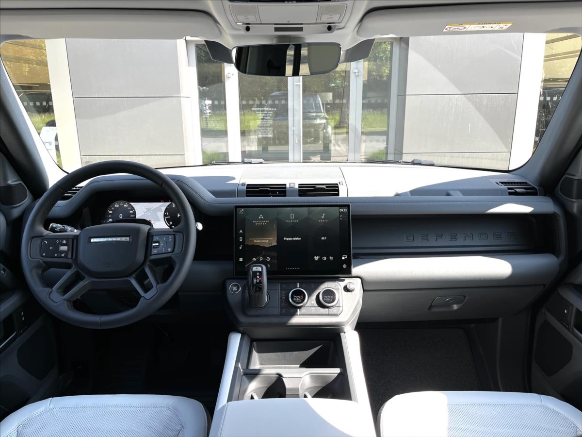 Land Rover Defender 3,0 110 X-Dynamic SE D200 AWD Land Rover Defender 3,0 110 X-Dynamic SE D200 AWD
