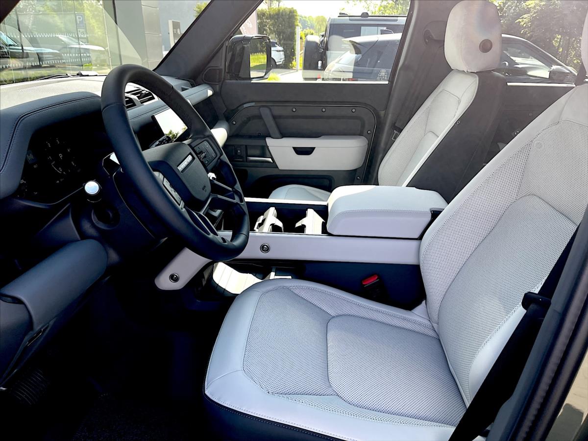 Land Rover Defender 3,0 110 X-Dynamic SE D200 AWD Land Rover Defender 3,0 110 X-Dynamic SE D200 AWD
