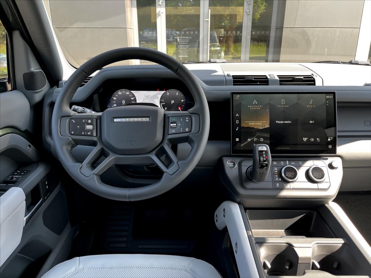 Land Rover Defender 3,0 110 X-Dynamic SE D200 AWD Land Rover Defender 3,0 110 X-Dynamic SE D200 AWD