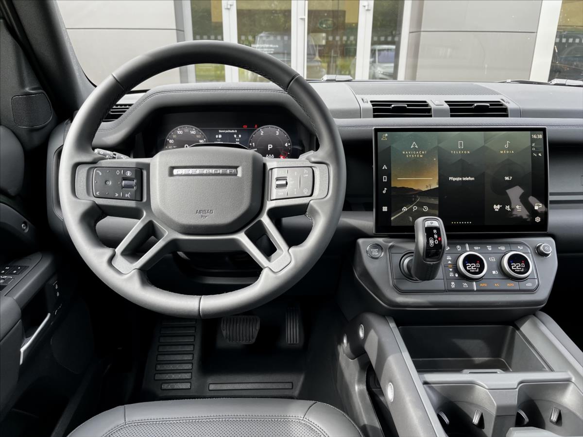 Land Rover Defender 3,0 110 X-Dynamic SE D200 AWD Land Rover Defender 3,0 110 X-Dynamic SE D200 AWD