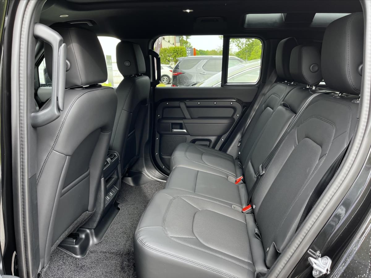 Land Rover Defender 3,0 110 X-Dynamic SE D250 AWD Land Rover Defender 3,0 110 X-Dynamic SE D250 AWD