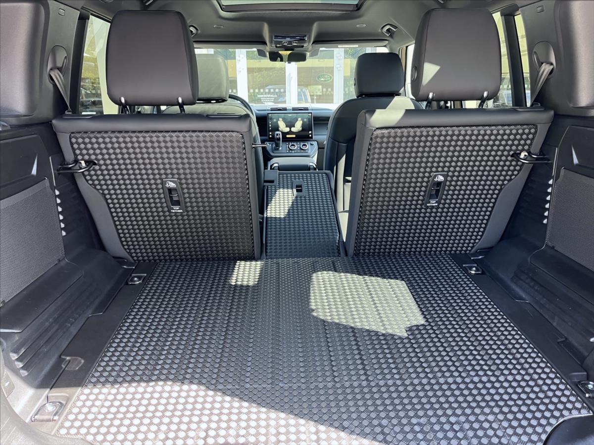 Land Rover Defender 3,0 110 X-Dynamic SE D250 AWD Land Rover Defender 3,0 110 X-Dynamic SE D250 AWD