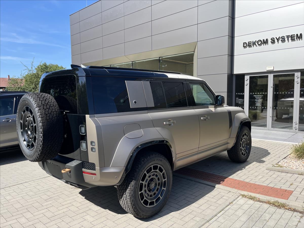 Land Rover Defender 4,4 110 OCTA P635 V8 AWD Land Rover Defender 4,4 110 OCTA P635 V8 AWD