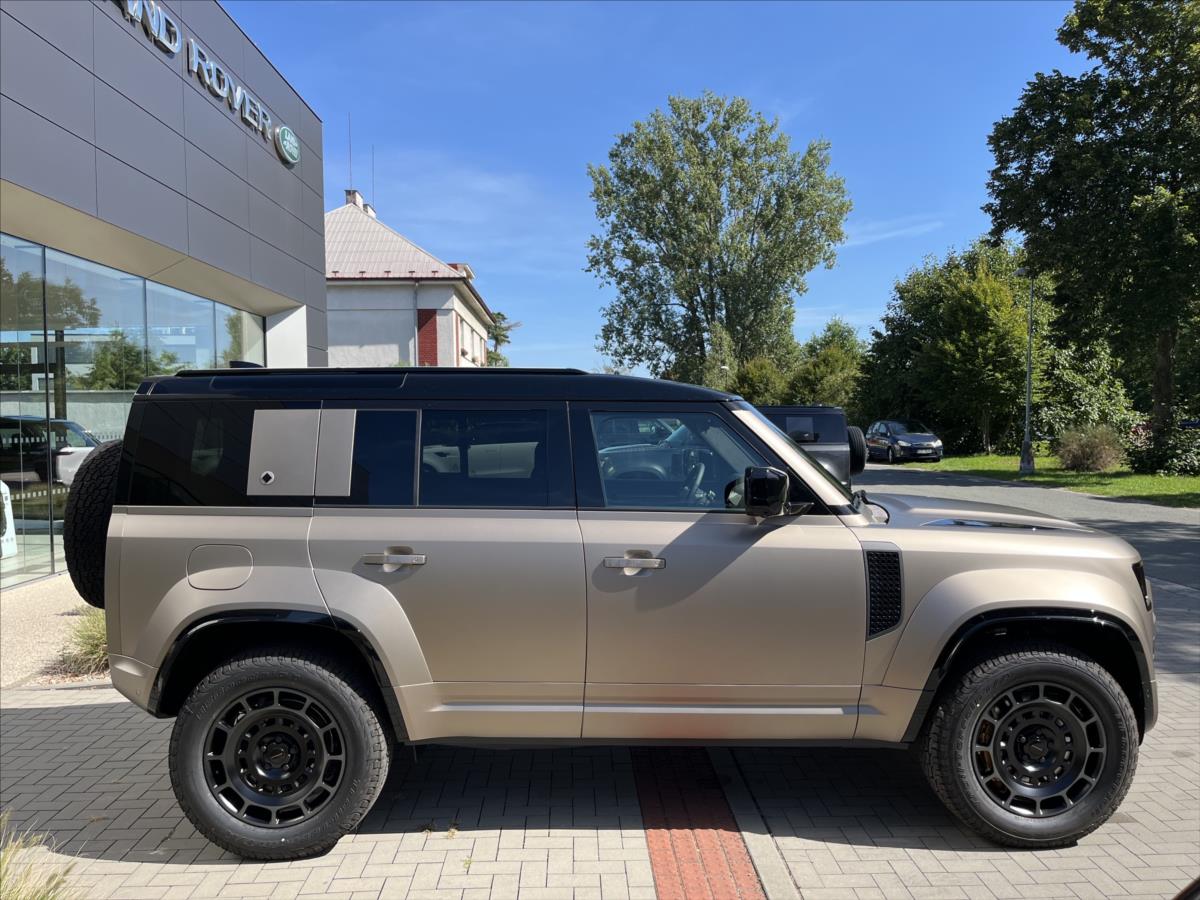 Land Rover Defender 4,4 110 OCTA P635 V8 AWD Land Rover Defender 4,4 110 OCTA P635 V8 AWD