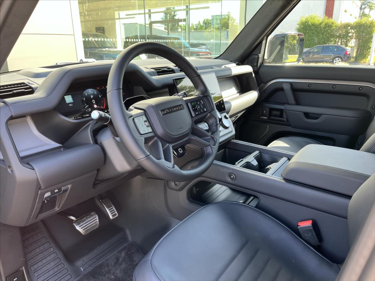 Land Rover Defender 4,4 110 OCTA P635 V8 AWD Land Rover Defender 4,4 110 OCTA P635 V8 AWD