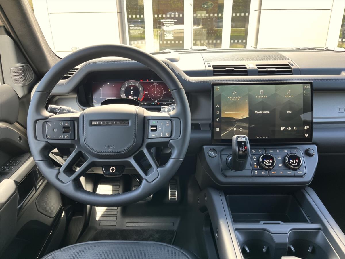 Land Rover Defender 4,4 110 OCTA P635 V8 AWD Land Rover Defender 4,4 110 OCTA P635 V8 AWD