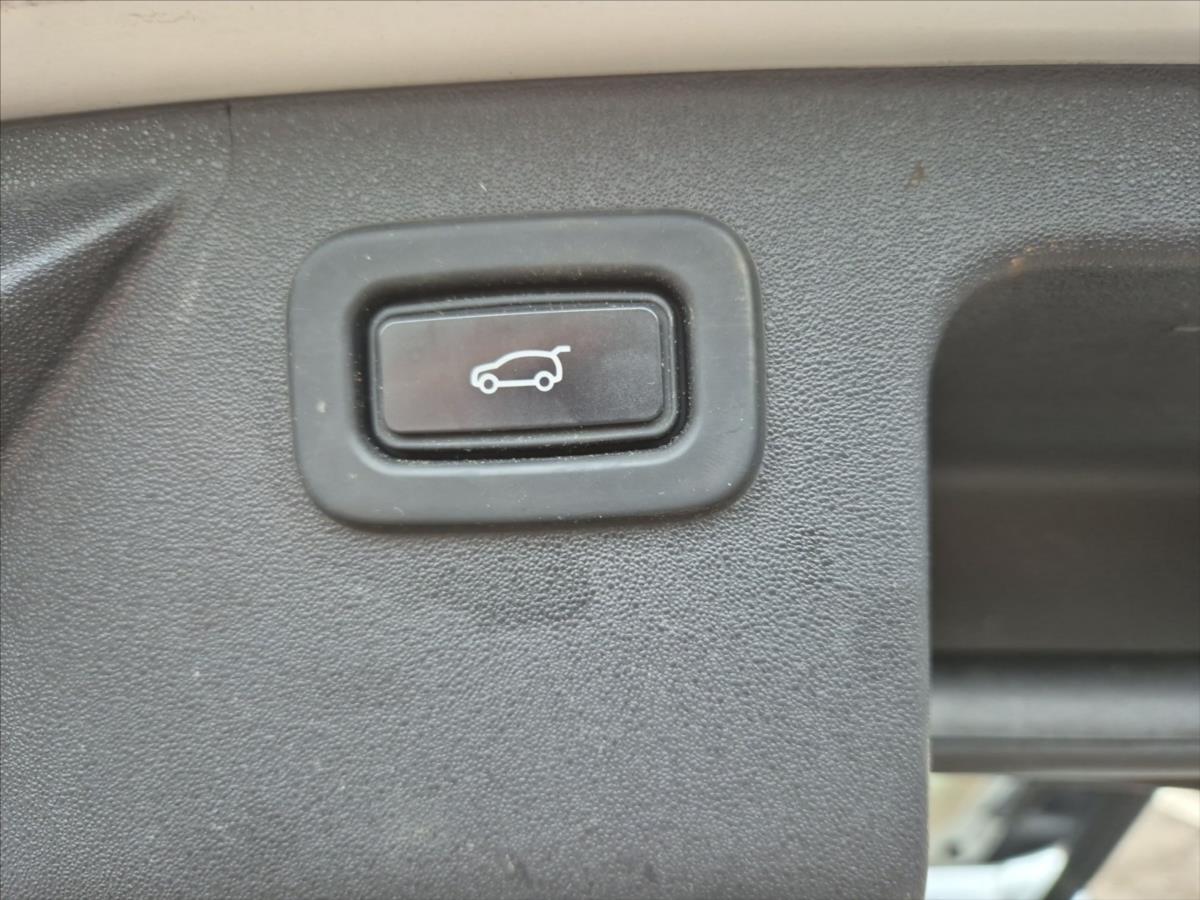 Land Rover Discovery Sport 2,0 D180 SE Land Rover Discovery Sport 2,0 D180 SE