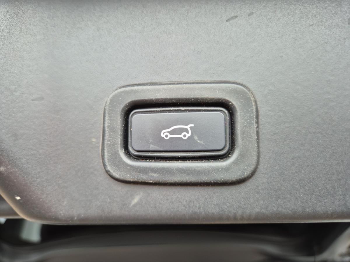 Land Rover Range Rover Evoque 2,0 P300 R-Dynamic NEZ. TOPENÍ Land Rover Range Rover Evoque 2,0 P300 R-Dynamic NEZ. TOPENÍ