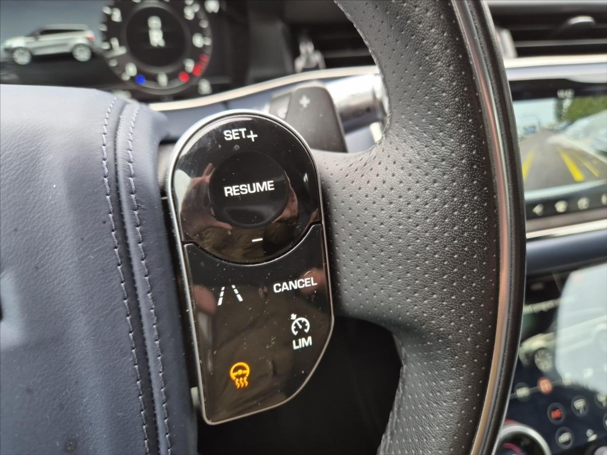 Land Rover Range Rover Evoque 2,0 P300 R-Dynamic NEZ. TOPENÍ Land Rover Range Rover Evoque 2,0 P300 R-Dynamic NEZ. TOPENÍ