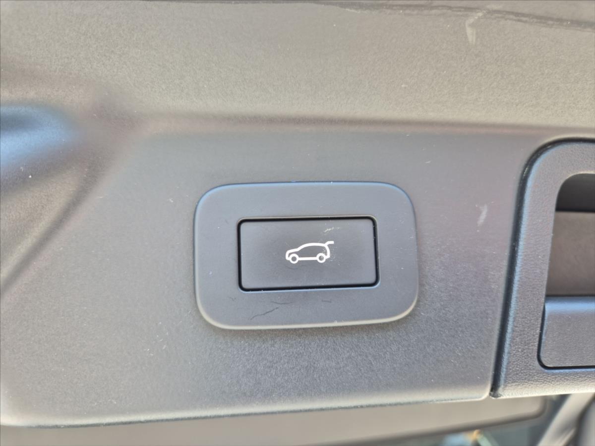 Land Rover Range Rover Velar 2,0 D200 AWD SE Land Rover Range Rover Velar 2,0 D200 AWD SE
