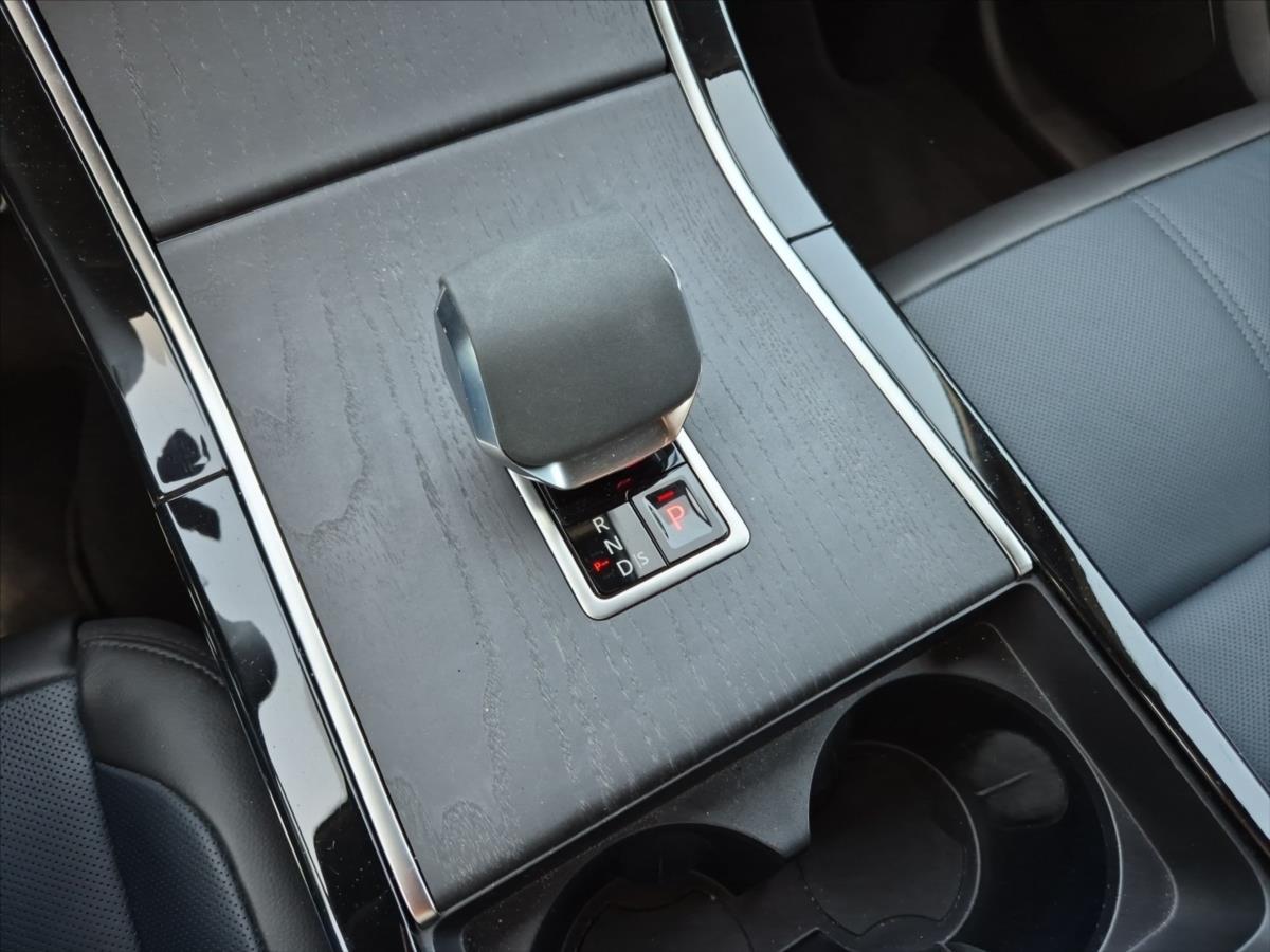Land Rover Range Rover Velar 2,0 D200 AWD SE Land Rover Range Rover Velar 2,0 D200 AWD SE