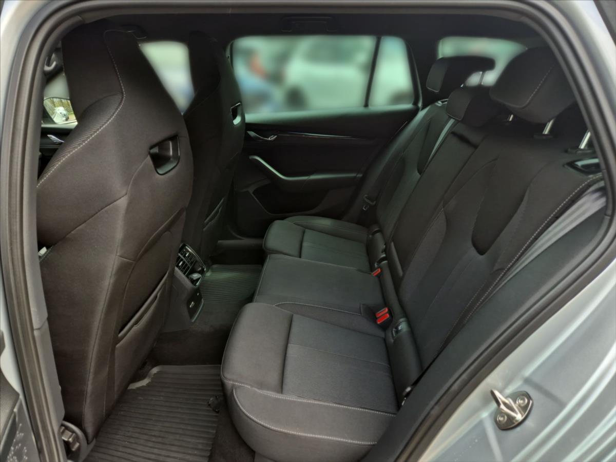 Škoda Octavia 2,0 TDi SportLine DSG Škoda Octavia 2,0 TDi SportLine DSG