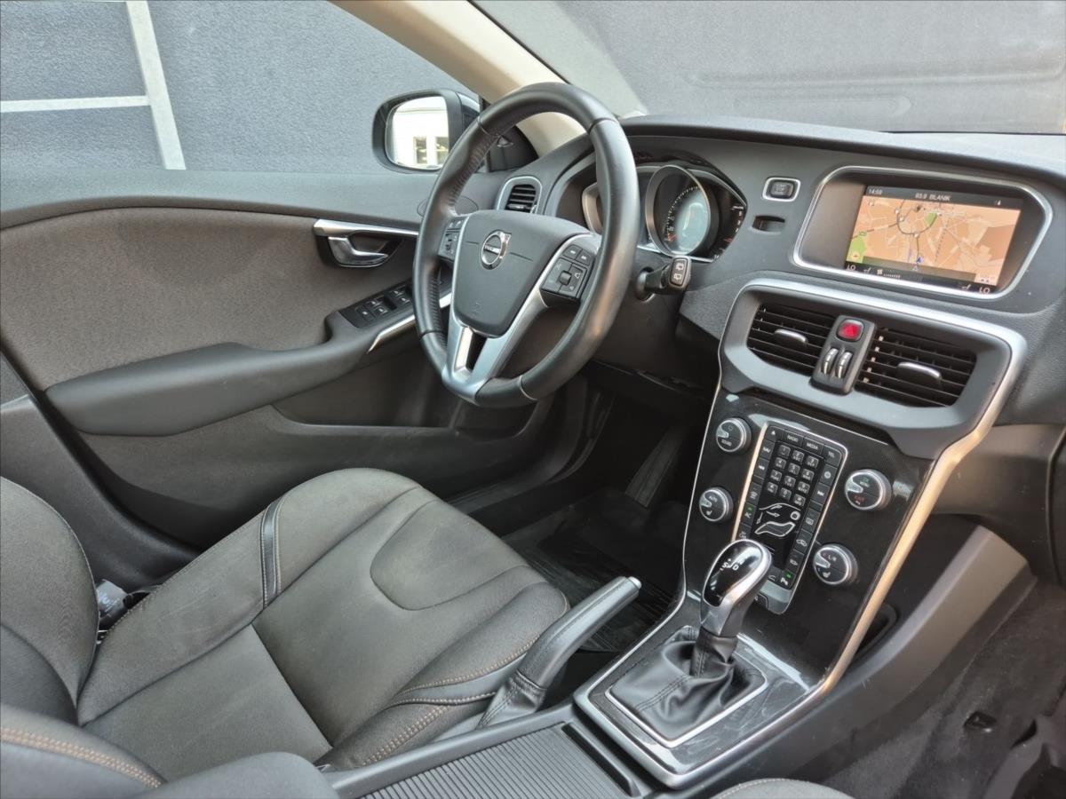 Volvo V40 2,0 D3 Cross Country Volvo V40 2,0 D3 Cross Country