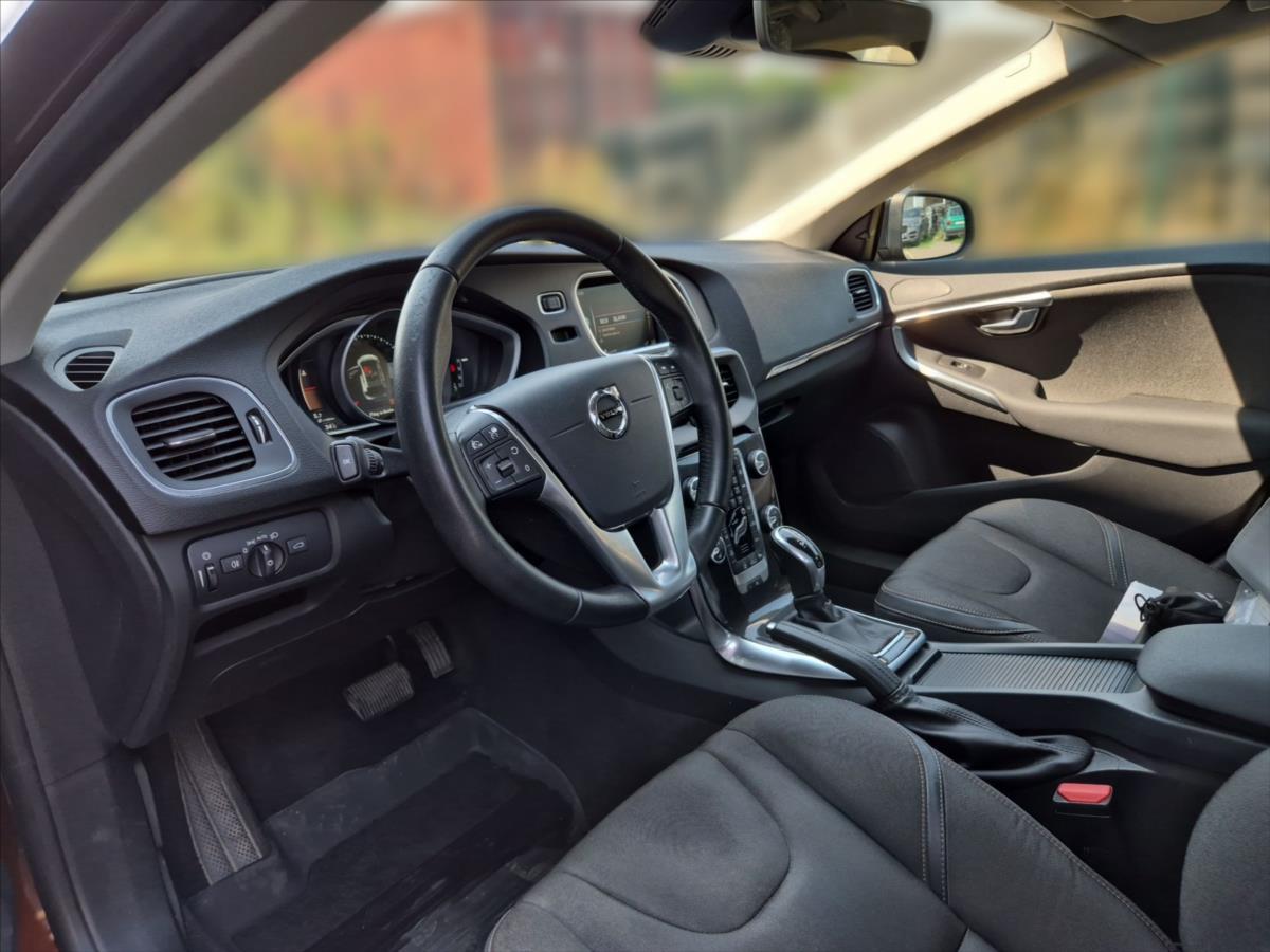 Volvo V40 2,0 D3 Cross Country Volvo V40 2,0 D3 Cross Country
