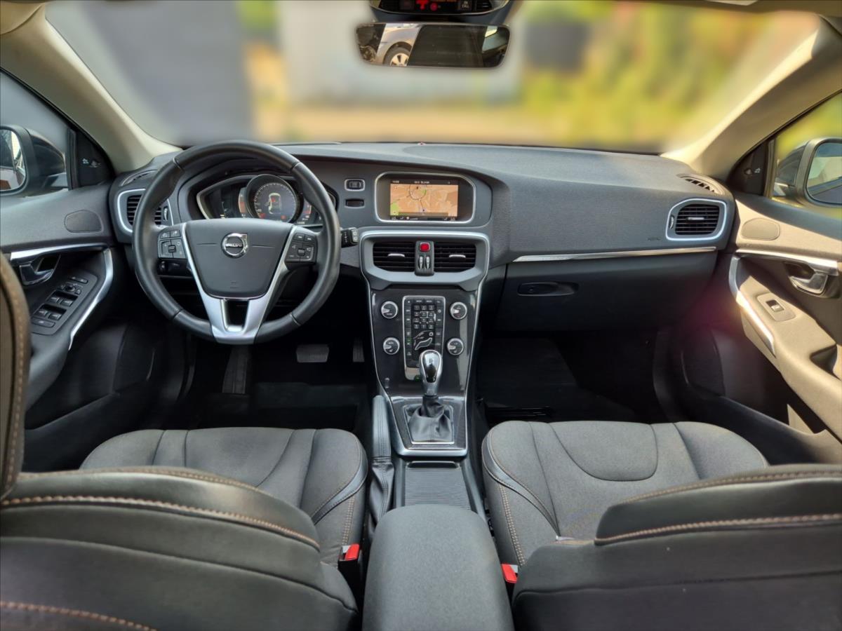 Volvo V40 2,0 D3 Cross Country Volvo V40 2,0 D3 Cross Country