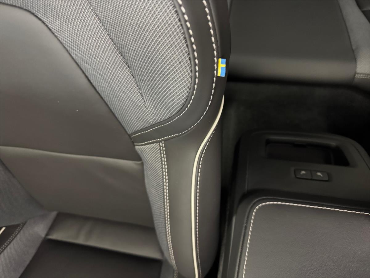 Volvo V60 2,0 B4 FWD Plus Dark 3456 Volvo V60 2,0 B4 FWD Plus Dark 3456