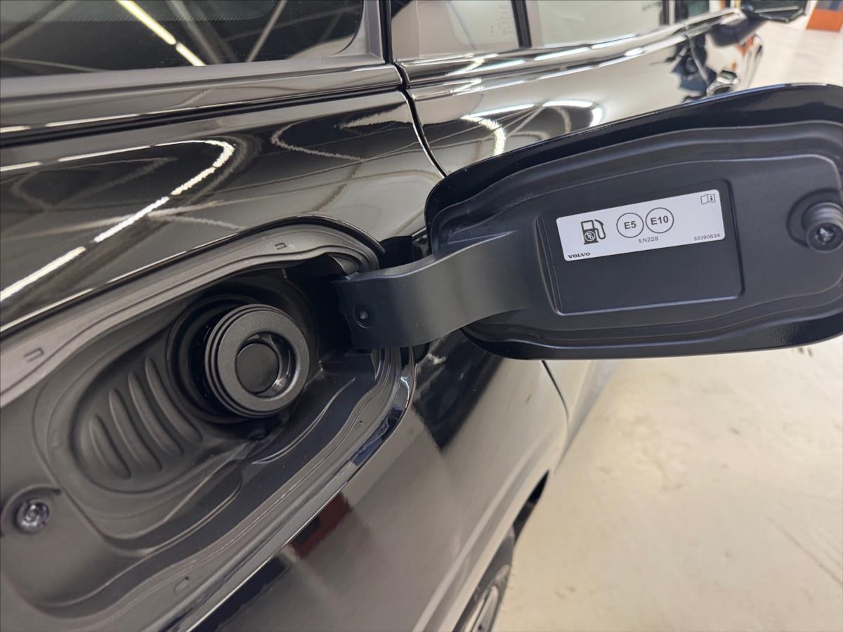 Volvo V60 2,0 B4 FWD Plus Dark 3456 Volvo V60 2,0 B4 FWD Plus Dark 3456