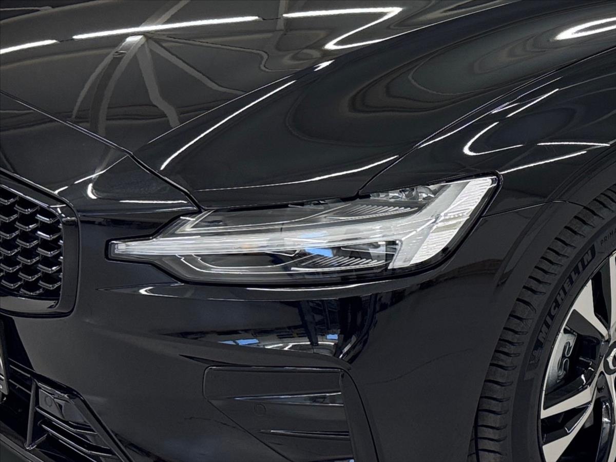 Volvo V60 2,0 B4 FWD Plus Dark 3456 Volvo V60 2,0 B4 FWD Plus Dark 3456