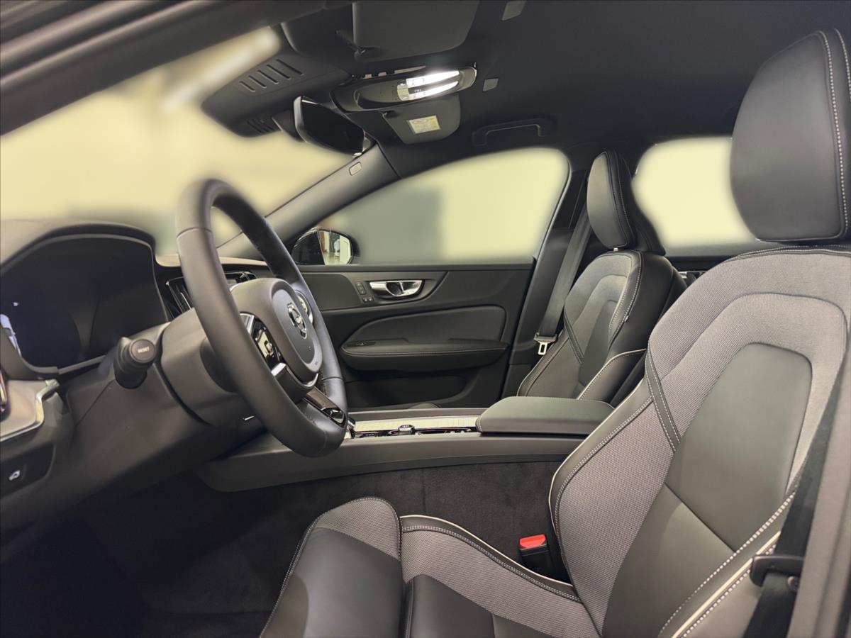 Volvo V60 2,0 B4 FWD Plus Dark 3456 Volvo V60 2,0 B4 FWD Plus Dark 3456