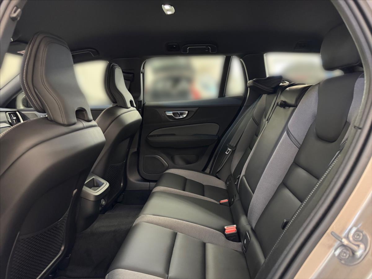 Volvo V60 2,0 B4 Plus Dark 1228 Volvo V60 2,0 B4 Plus Dark 1228
