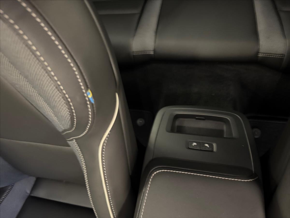 Volvo V60 2,0 B4 Plus Dark 1228 Volvo V60 2,0 B4 Plus Dark 1228