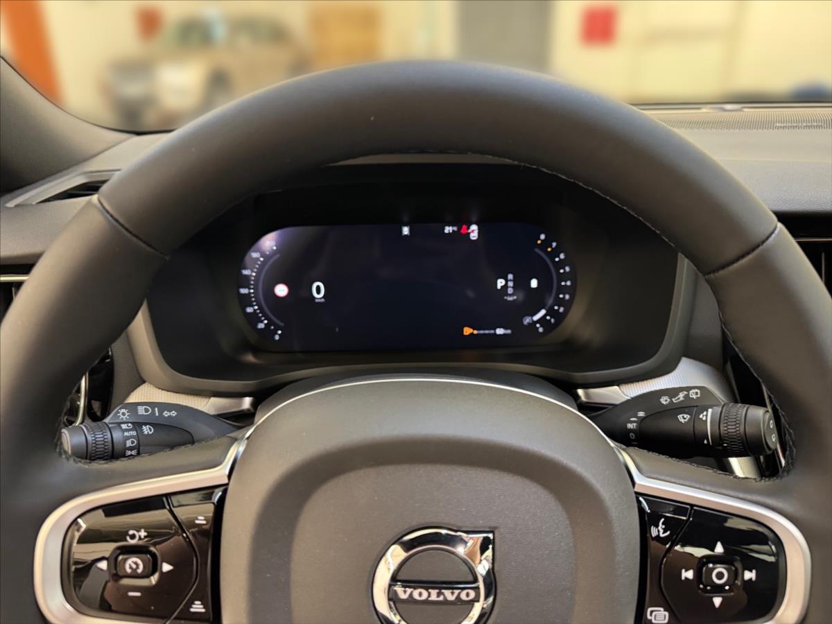 Volvo V60 2,0 B4 Plus Dark 1228 Volvo V60 2,0 B4 Plus Dark 1228