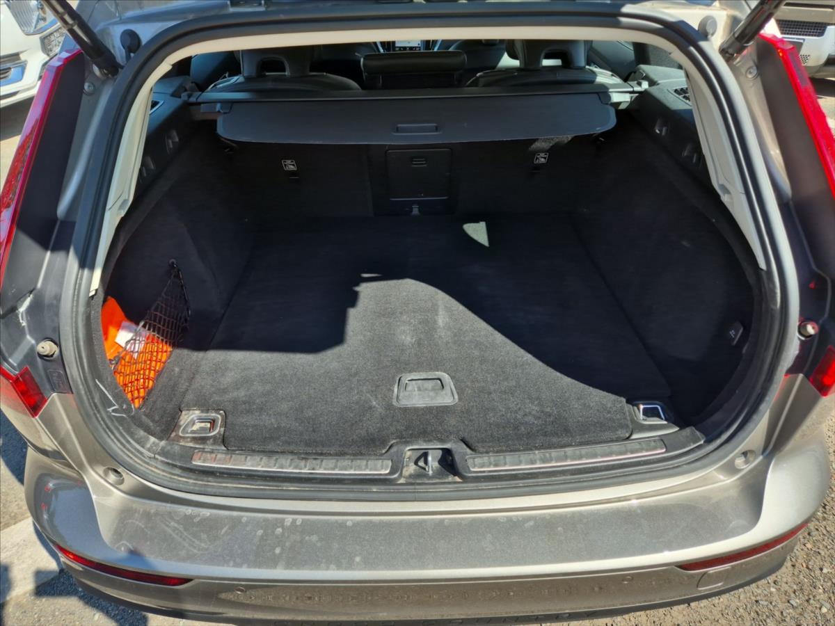 Volvo V60 2,0 D4 AWD Cross Country Volvo V60 2,0 D4 AWD Cross Country