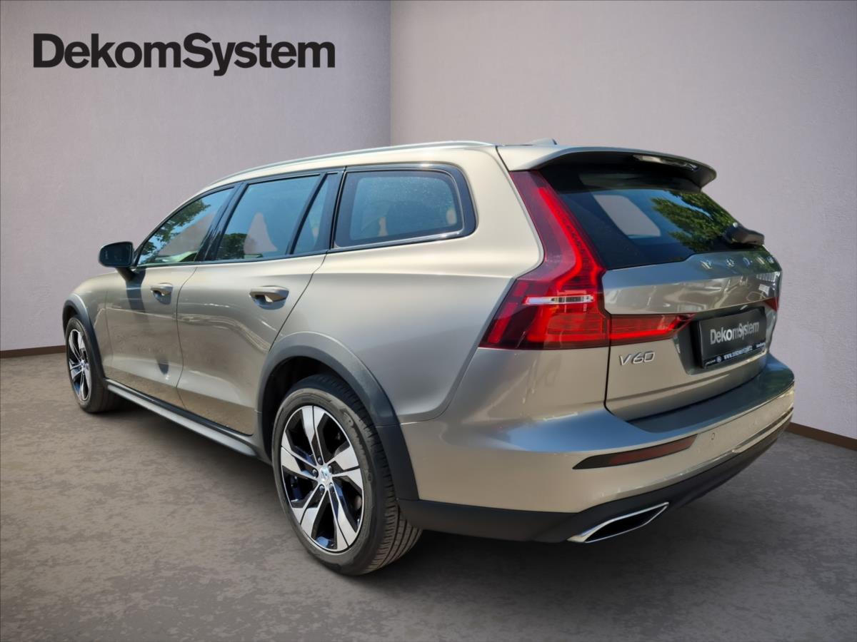 Volvo V60 2,0 D4 AWD Cross Country Volvo V60 2,0 D4 AWD Cross Country