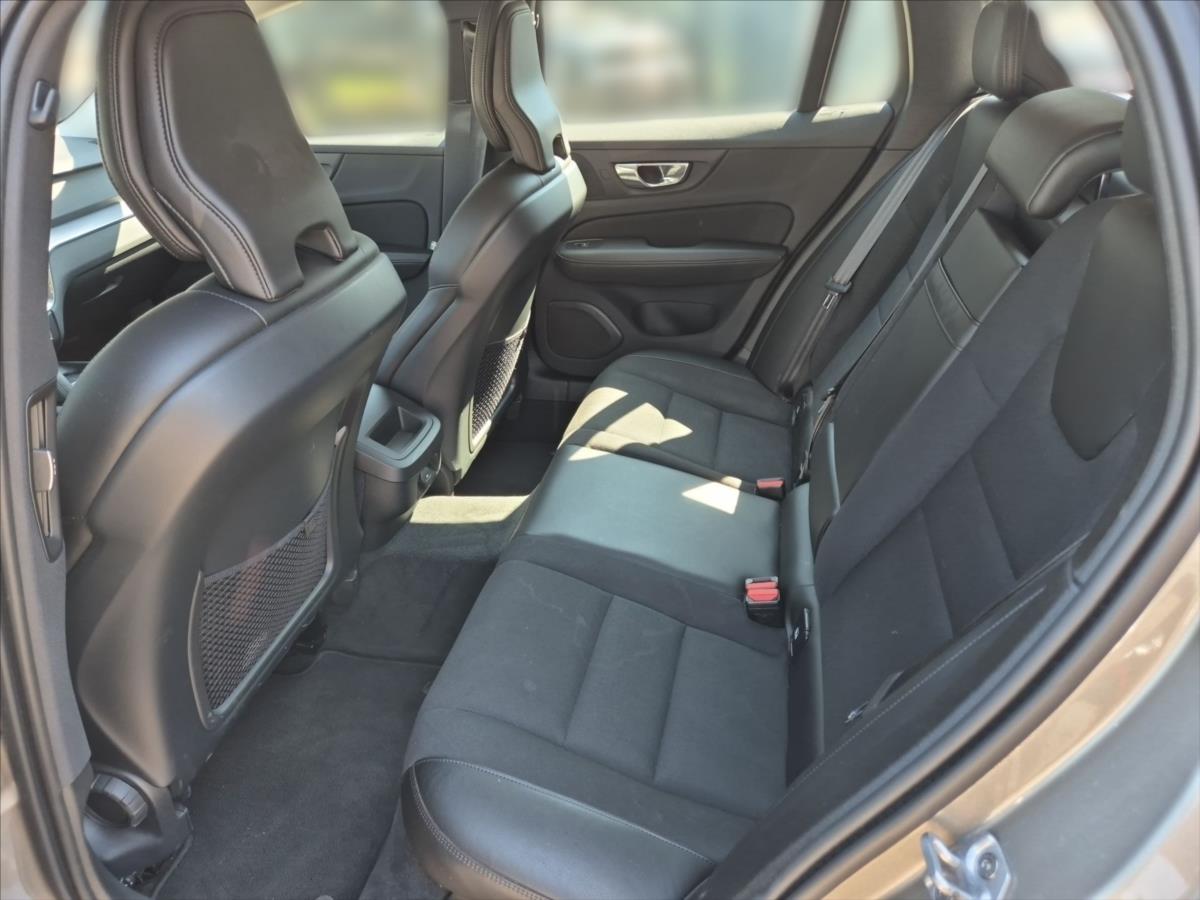 Volvo V60 2,0 D4 AWD Cross Country Volvo V60 2,0 D4 AWD Cross Country