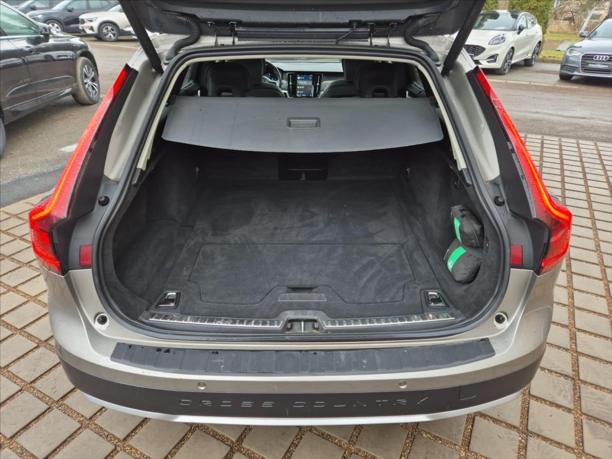 Volvo V90 2,0 B4 AWD Cross Country PANOR Volvo V90 2,0 B4 AWD Cross Country PANOR