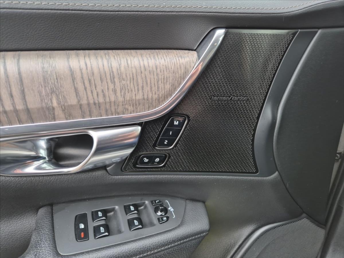 Volvo V90 2,0 B4 AWD Cross Country PANOR Volvo V90 2,0 B4 AWD Cross Country PANOR