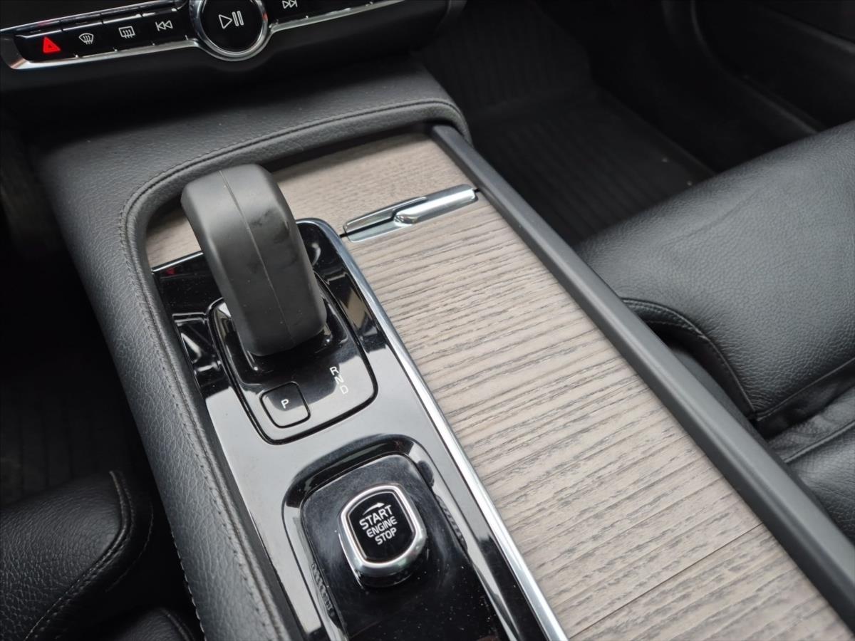 Volvo V90 2,0 B4 AWD Cross Country PANOR Volvo V90 2,0 B4 AWD Cross Country PANOR