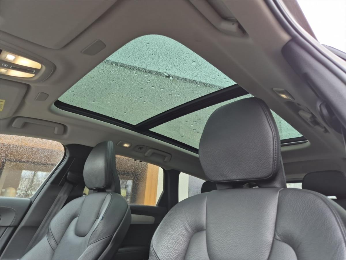 Volvo V90 2,0 B4 AWD Cross Country PANOR Volvo V90 2,0 B4 AWD Cross Country PANOR