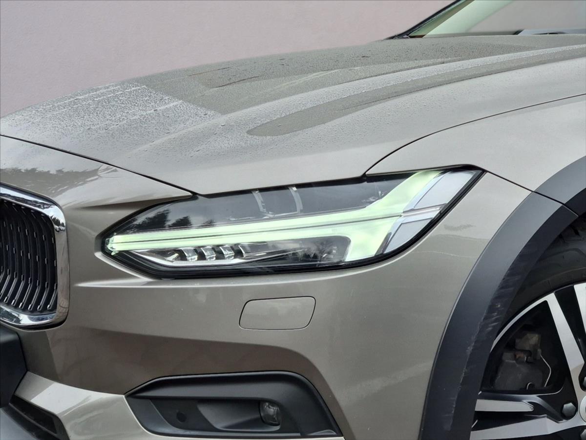 Volvo V90 2,0 B4 AWD Cross Country PANOR Volvo V90 2,0 B4 AWD Cross Country PANOR