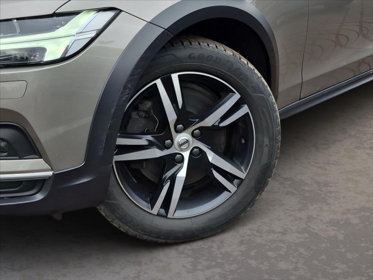 Volvo V90 2,0 B4 AWD Cross Country PANOR Volvo V90 2,0 B4 AWD Cross Country PANOR