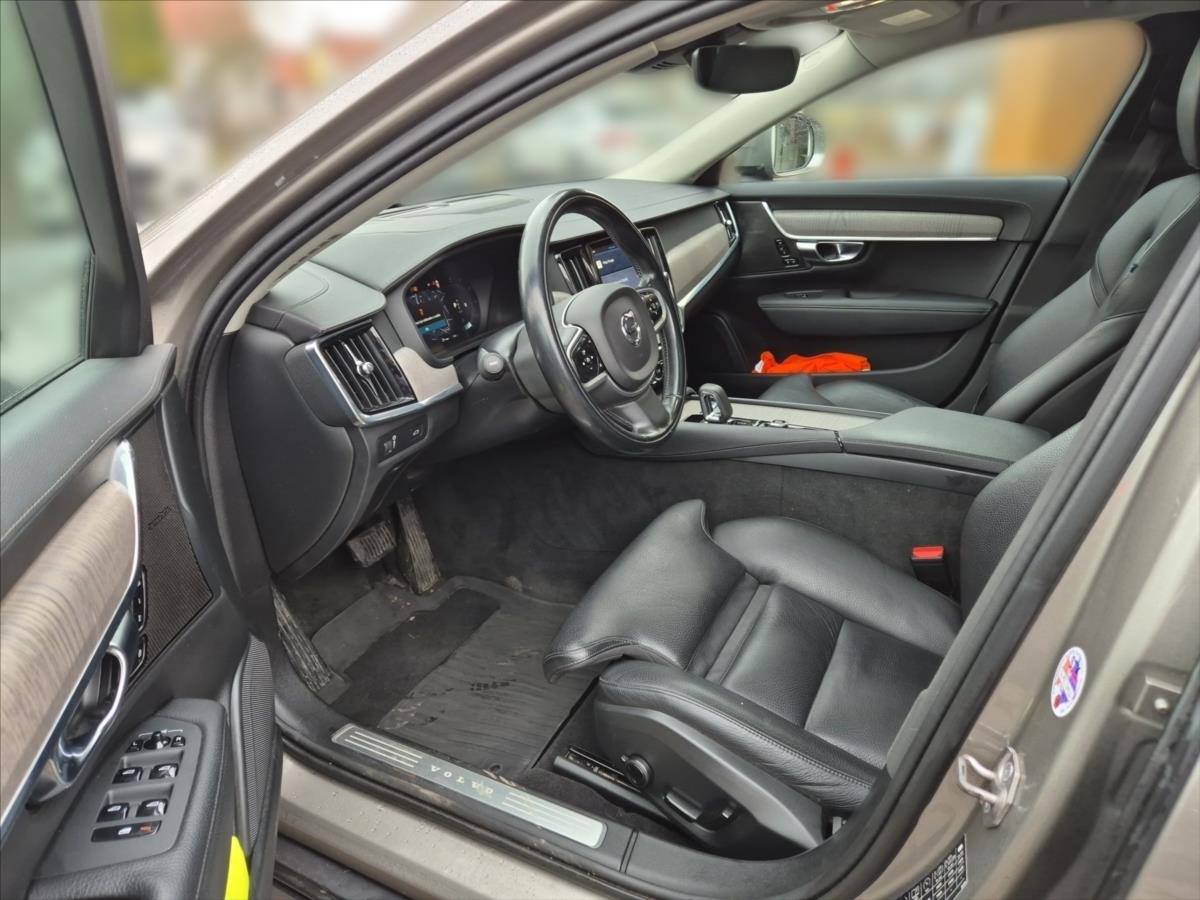 Volvo V90 2,0 B4 AWD Cross Country PANOR Volvo V90 2,0 B4 AWD Cross Country PANOR