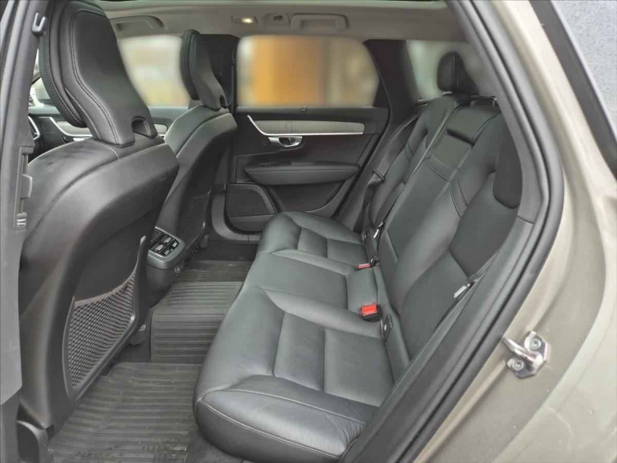 Volvo V90 2,0 B4 AWD Cross Country PANOR Volvo V90 2,0 B4 AWD Cross Country PANOR